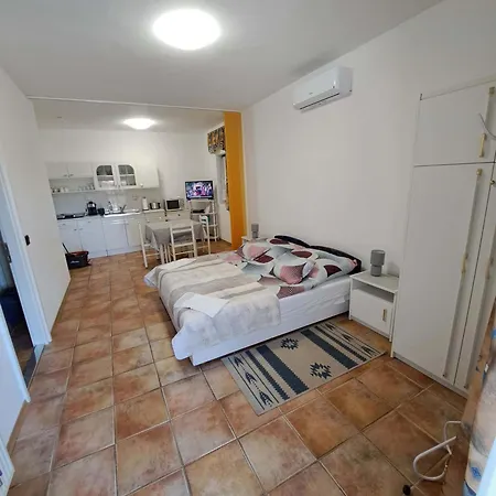 Istvan Апартаменты Кестхей